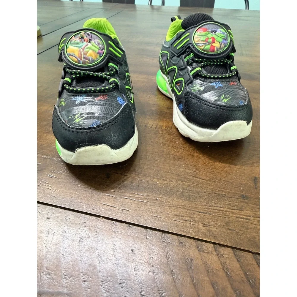 Nickelodeon TMNT Toddler Boys Light Up Sneakers Black Green BTTM44AC003 Size 6
